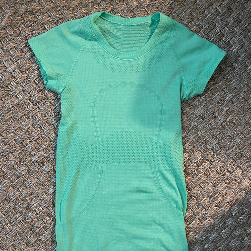 Lululemon Swiftly tech short sleeve